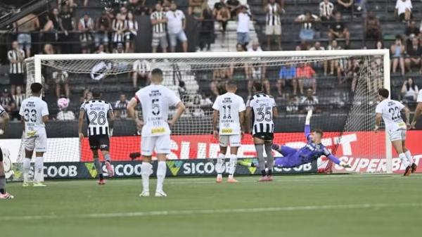 Barreal marcou de pênalti; Botafogo x Santos; Brasileirão 2025.(Imagem:André Durão)