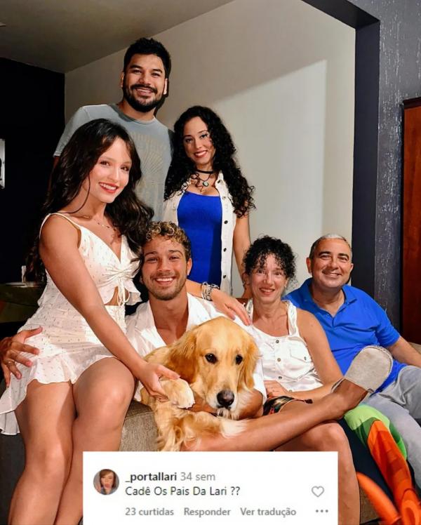 Larissa Manoela com a família de André Luiz Frambach na noite de Natal de 2022.(Imagem:Reprodução/Instagram)