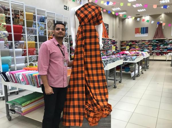 Ramires, chefe do setor de tecidos do Armazém Paraíba.(Imagem:FlorianoNews)