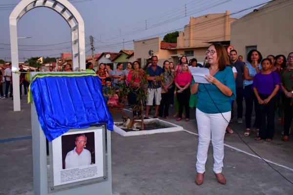 Vereadores participam da inauguração do Largo Raimundo Marreiros, bairro Ibiapaba de Floriano(Imagem:CMF)