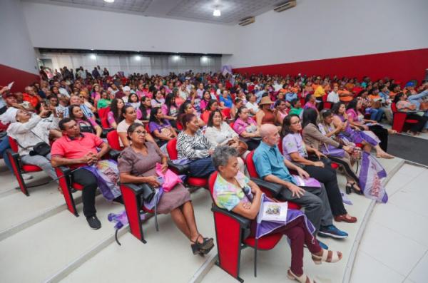 Governador se reúne com 400 trabalhadoras rurais e recebe reivindicações da Marcha das Margaridas.(Imagem:Divulgação)