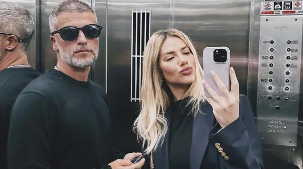 Giovanna Ewbank e Bruno Gagliasso em elevador.(Imagem:Reprodução/Instagram)