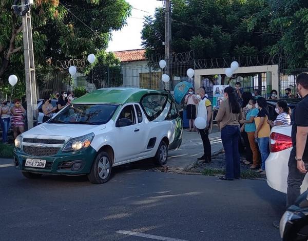 Cortejo homenageia professora que morreu vítima da Covid-19 em Teresina(Imagem:Reprodução)