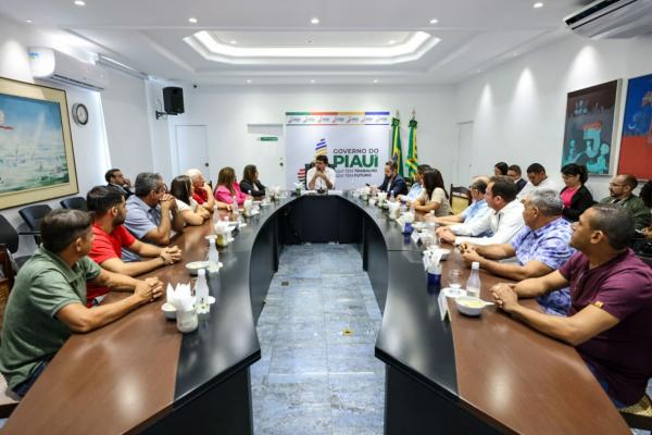 Rafael trata de saúde, educação e segurança com lideranças de Alto Longá e São Pedro.(Imagem:Divulgação)