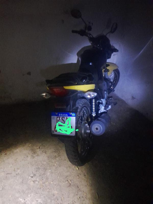  Polícia Militar de Floriano recupera motocicleta roubada em casa abandonada.(Imagem: Divulgação)