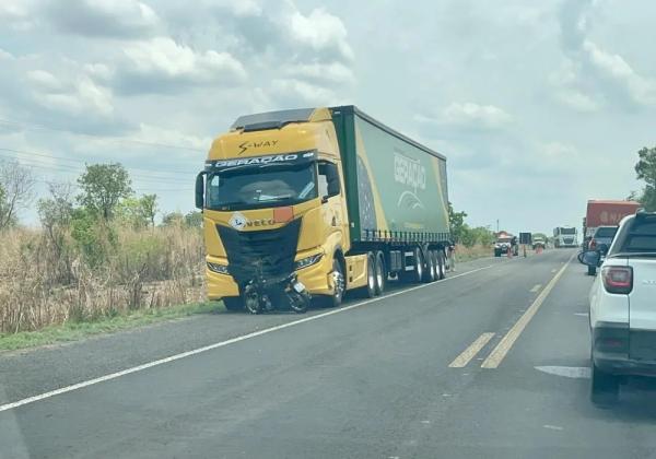Grave acidente na BR-343, em Floriano, deixa jovem de 20 anos morto.(Imagem:Al&ocirc; Piau&iacute;)