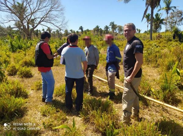 Adolescente é encontrado em grupo de trabalhadores em situação análoga à de escravos em Nazária, no Piauí.(Imagem:Ministério do Trabalho)