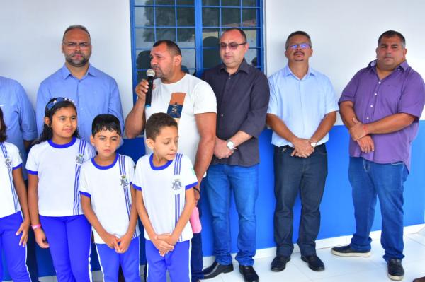 Vereadores de Floriano participam de entrega da reforma da Escola Municipal Dom Edilberto (Imagem:CMF)
