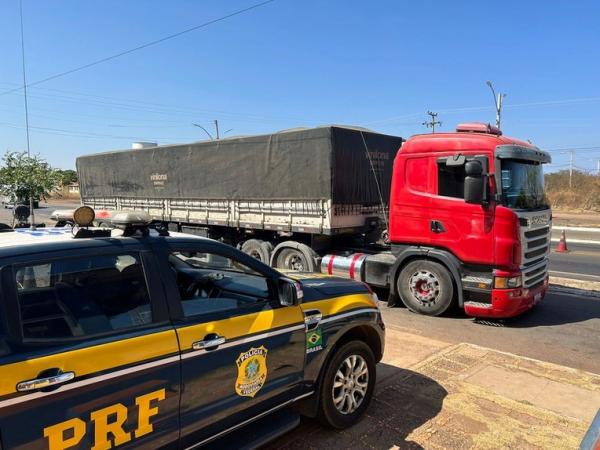 O condutor não apresentava o descanso de 24 horas exigido por lei e estava sob posse de dez comprimidos de rebite, além de ter feito o uso de cinco comprimidos durante o percurso.(Imagem:Divulgação/PRF)