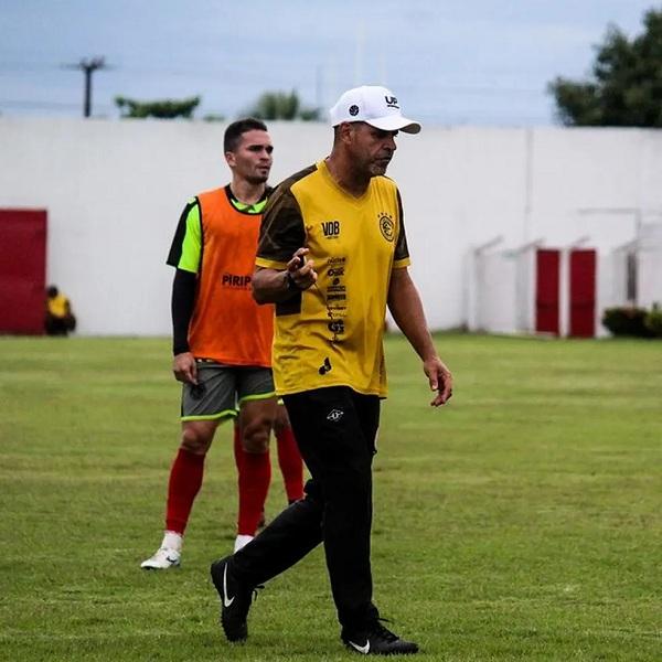  Fernando Vieira, técnico do 4 de Julho.(Imagem:Sávio Ryan/4 de Julho )