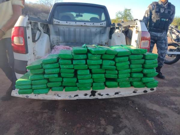 Policiais encontram mais de 70 quilos de maconha escondidos em carroceria de pick-up no Piauí.(Imagem:Polícia Militar)