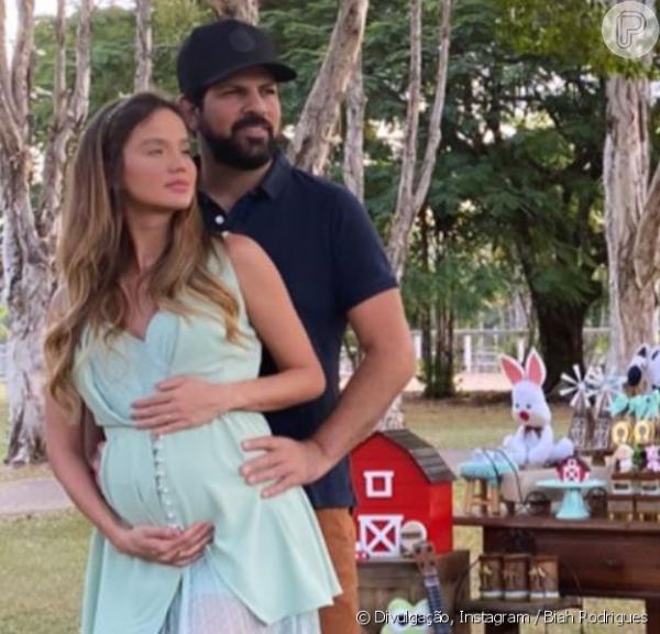 Grávida de 9 meses, Biah Rodrigues deixa barriga à mostra em fotos com Sorocaba(Imagem:Reprodução)