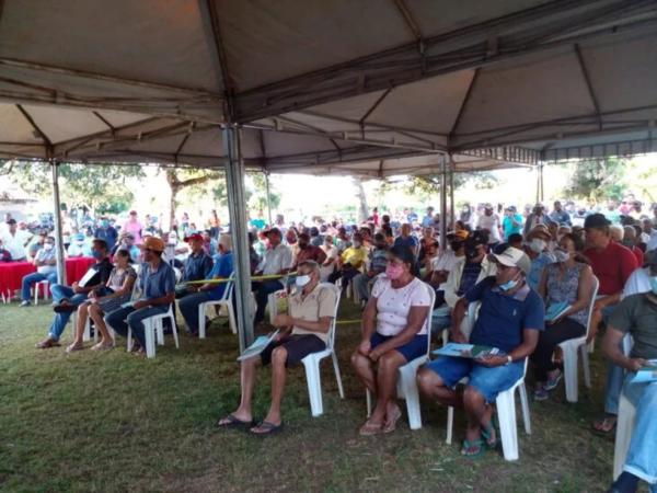 Durante a solenidade, Chico Lucas contou que, com a entrega, somam-se mais de mil títulos concedidos a famílias de pequenos produtores rurais.   ?Aqui, foram sete assentamentos par(Imagem:Reprodução)