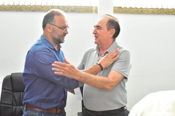 Vereador Joab Curvina e Antônio Reis, prefeito de Floriano.(Imagem:CMF)