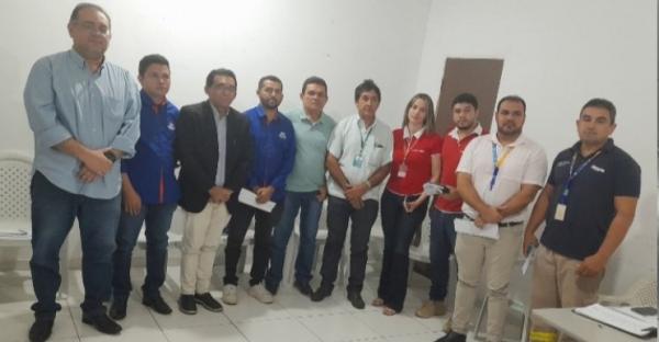 Prefeitura de Floriano realiza reunião para tratar de cabeamentos soltos nas vias públicas.(Imagem:Secom)