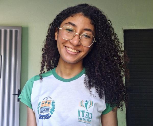 Ana Cec&iacute;lia , aprovada em primeiro lugar no curso de Qu&iacute;mica da UESPI. (Imagem:Ascom Seduc)