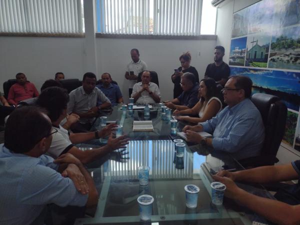 Prefeito de Floriano e autoridades discutem implantação de polo de tratamento contra câncer na região(Imagem:FlorianoNews)
