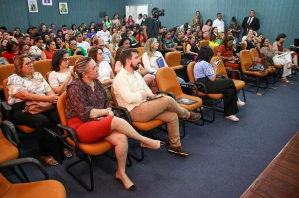 Secretário Washington Bandeira participa de encontro para professores formadores.(Imagem: Divulgação)