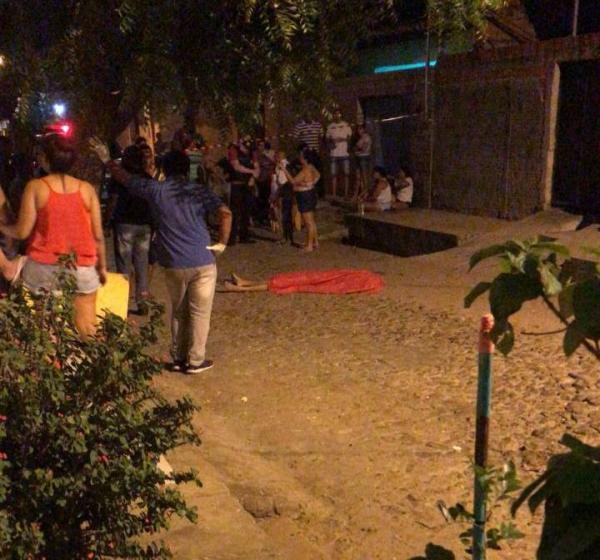 Jovem morto em bar postou foto abraçado com o acusado antes do crime(Imagem:Reprodução)