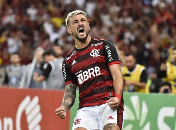 Arrascaeta comemora gol em Flamengo x São Paulo.(Imagem:André Durão / ge)