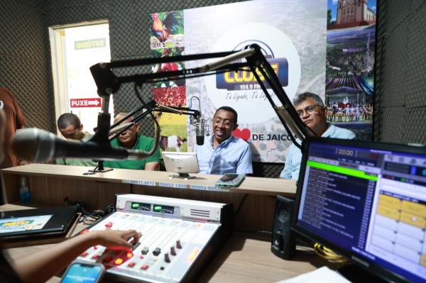  Joel Rodrigues cumpre agenda movimentada no final de semana e &eacute; abra&ccedil;ado pelo povo(Imagem:Ascom)