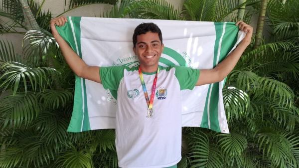 Filho de pedreiro e de dona de casa, Wederson Rodrigues &eacute; ex-aluno do Ceti Miguel Arcoverde. Ele superou desafios e transformou a dedica&ccedil;&atilde;o aos estudos em aprova&ccedil;&atilde;o pelo Sisu.(Imagem:Acervo pessoal)