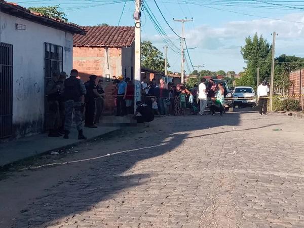 Jovem suspeito de integrar facção criminosa é morto com vários tiros na Zona Sul de Teresina.(Imagem:Fernando Oliveira/TV Clube)