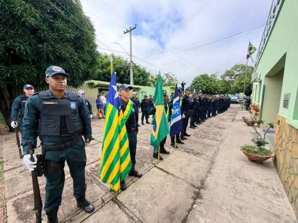 Tenente-Coronel Gilson Leite destaca moderniza&ccedil;&atilde;o com novo uniforme da PMPI em Floriano.(Imagem:Divulga&ccedil;&atilde;o/PM)