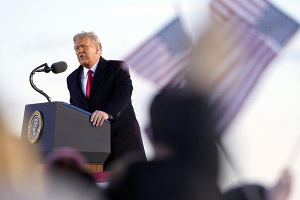 Trump discursa pela última vez como presidente em base aérea de Maryland, próxima a Washington, antes e embarcar para Flórida em 20 de janeiro de 2021.(Imagem:Manuel Balce Ceneta/AP)