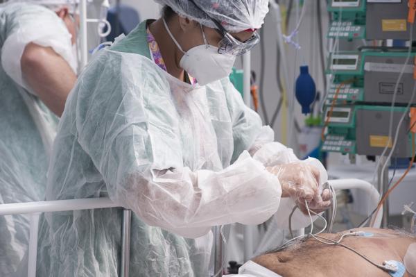 Leito de Unidade de Terapia Intensiva (UTI) contra Covid-19 do Hospital de Campanha Ame Barradas, montado em Heliópolis, em São Paulo.(Imagem:MISTER SHADOW/ASI/ESTADÃO CONTEÚDO)