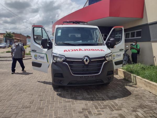 UPA de Floriano recebe uma nova ambulância(Imagem:FlorianoNews)