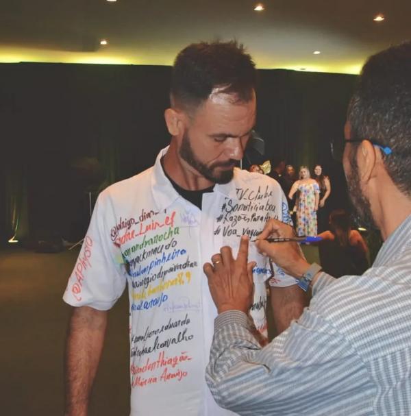 Vladimir com roupa de borracheiro durante sua colação de grau em Teresina.(Imagem:Arquivo Pessoal)