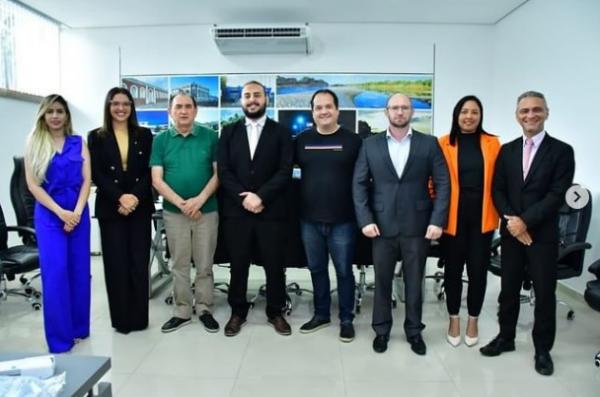 O prefeito de Floriano, Antônio Reis, recebeu a comissão organizadora do evento.(Imagem:Reprodução/Instagram)