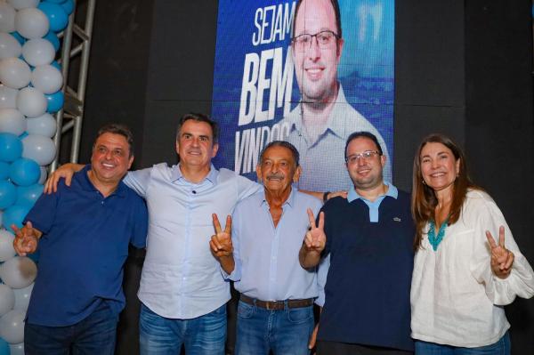  Solenidade com Ciro, Joel e Margarete, lan&ccedil;ando Dr Erivelto e Gil em Picos, re&uacute;ne multid&atilde;o(Imagem:Ascom)