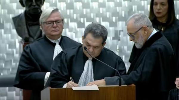 Piauiense Carlos Brandão toma posse como ministro do Supremo Tribunal de Justiça.(Imagem:Reprodução)