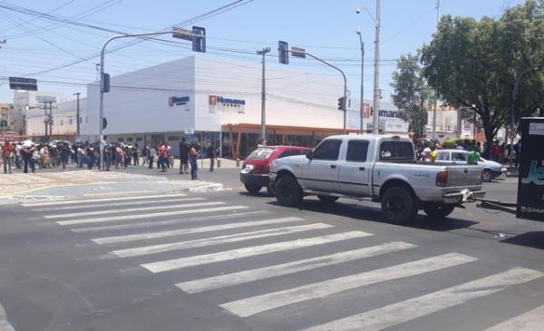 Artistas realizam protesto e interditam Avenida Frei Serafim em Teresina.(Imagem:Divulgação)