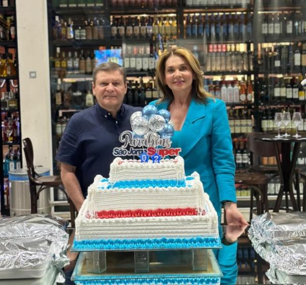 São Jorge Super comemora 2 anos com festividades e tradicional corte do bolo de aniversário.(Imagem:Reprodução/Instagram)