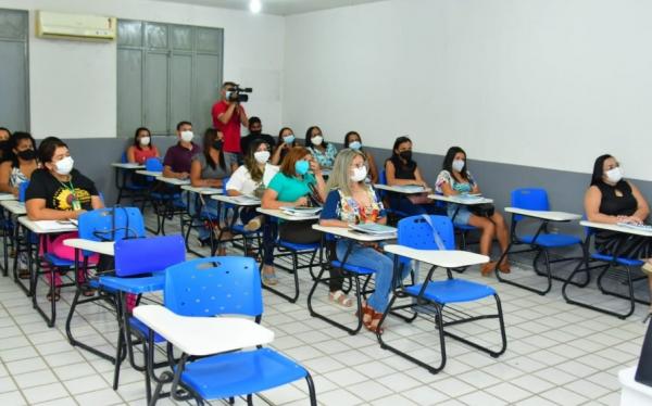 Floriano sedia um encontro estadual de formação continuada para conselheiros tutelares.(Imagem:Secom)