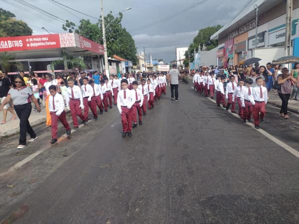 Ginásio Primeiro de Maio celebra 68 anos com desfile marcante pelas ruas de Floriano(Imagem:FlorianoNews)
