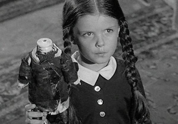  Lisa Loring (1958-2023) como Wandinha Addams na série A Família Addams.(Imagem:Reprodução )