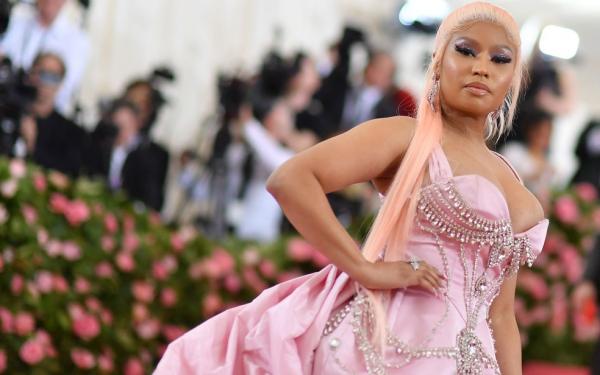 Minaj, então, enviou a música para o DJ Funkmaster Flex, que divulgou a faixa e a fez circular na internet.  As duas partes concordaram com o valor da indenização, segundo o 