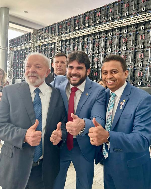 Deputados Dr. Francisco Costa e Marcus Kalume prestigiam lançamento da Estratégia para o Complexo Econômico-Industrial da Saúde no Palácio do Planalto.(Imagem:Reprodução/Facebook)
