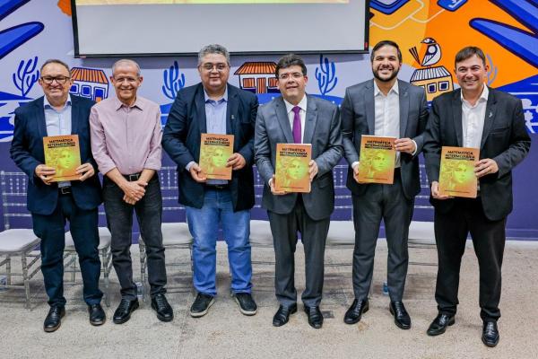 O lançamento do livro, escrito pelo professor Nazareno Fonteles, reuniu docentes, estudantes e convidados na Universidade Federal do Piauí.(Imagem:Gabriel Paulino)