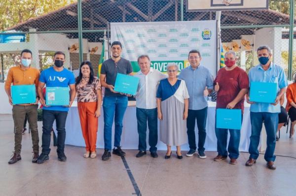 Regina Sousa entrega 16 mil Chromebooks para professores da rede estadual(Imagem:Reprodução)