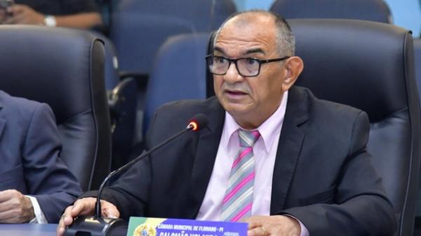 Vereador Salomão Holanda também denunciou a presença de animais soltos na cidade.(Imagem:CMF)