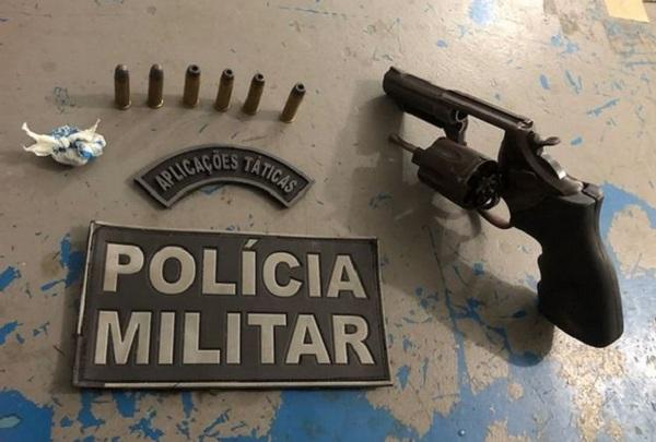 Polícia Militar prende suspeito com arma e munições no bairro Taboca, em Floriano.(Imagem:Reprodução/Instagram)