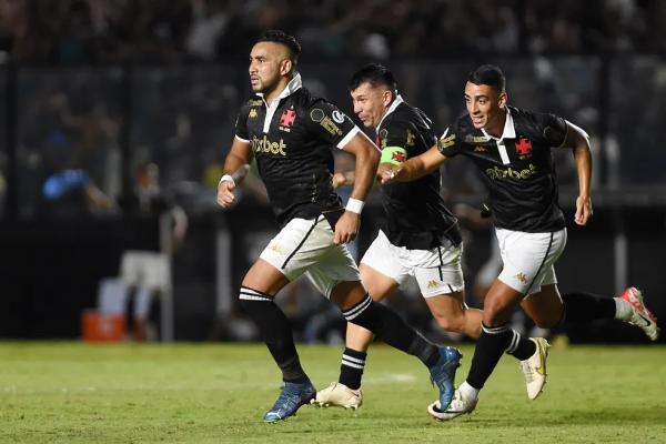 Payet comemora gol do Vasco em vitória sobre o América-MG.(Imagem:André Durão)