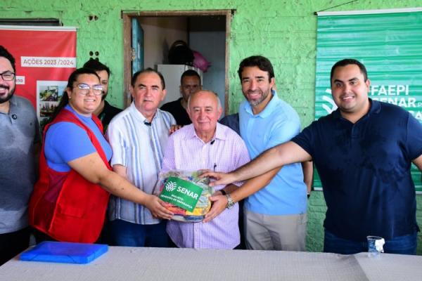 Prefeitura de Floriano entrega cestas básicas em parceria com o SENAR(Imagem:Secom)