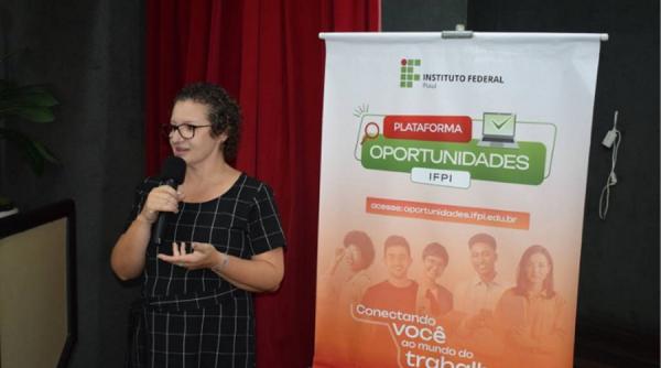 Pró-reitora de Extensão, Divamélia Bezerra.(Imagem:Ascom/ IFPI)