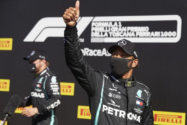 Lewis Hamilton supera companheiro Bottas e garante pole do GP da Toscana(Imagem:Reprodução)